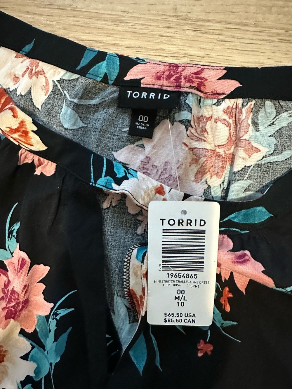 Torrid - Mini Stretch Challis A-Line Mini Black Floral V-neck Dress Sz 00 -M/L - Picture 3 of 4